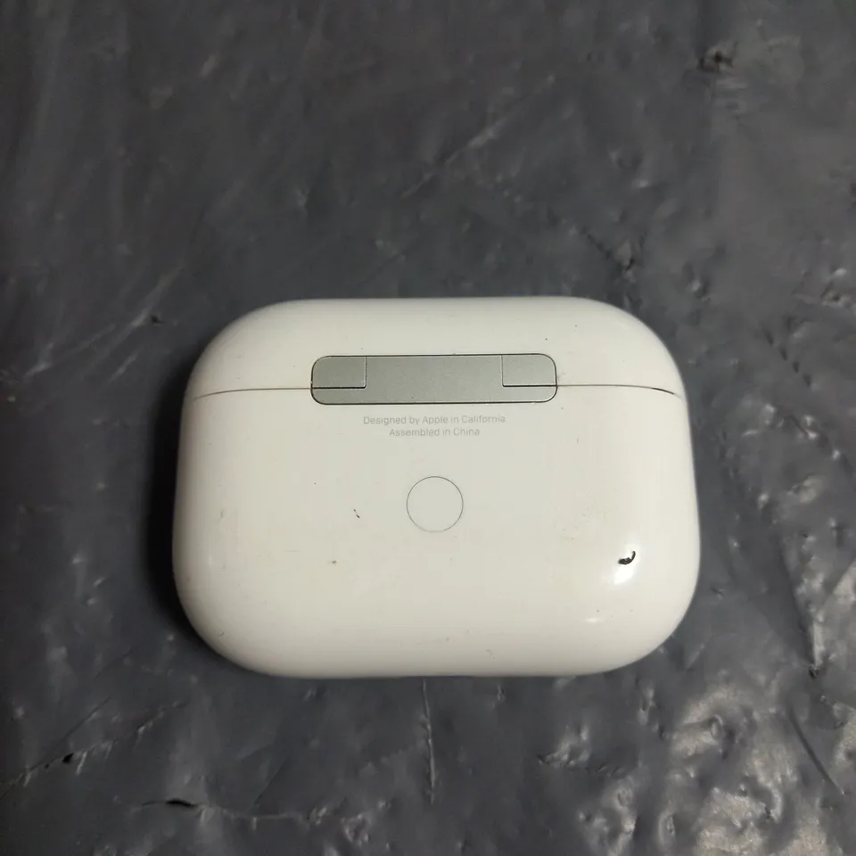 PAIR OF APPLE AIRPODS PRO IN WHITE