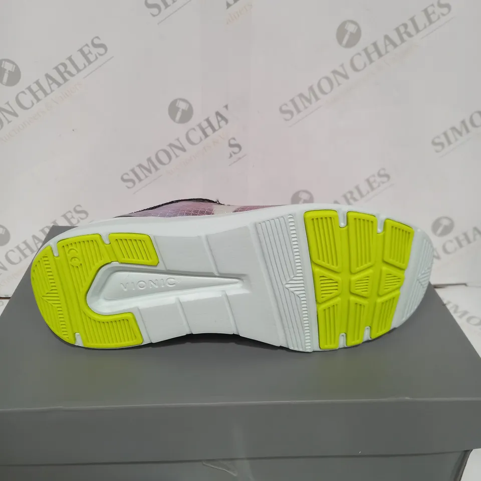VIONIC CELESTE TRAINER - SIZE 5