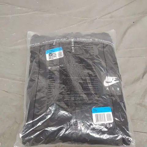 BAGGED NIKE ZIP JACKET - SIZE M 