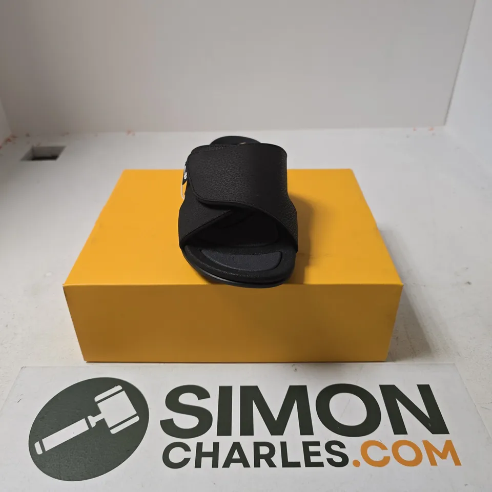 BOXED PAIR OF STRIVE DUNE SANDALS IN BLACK - UK 6