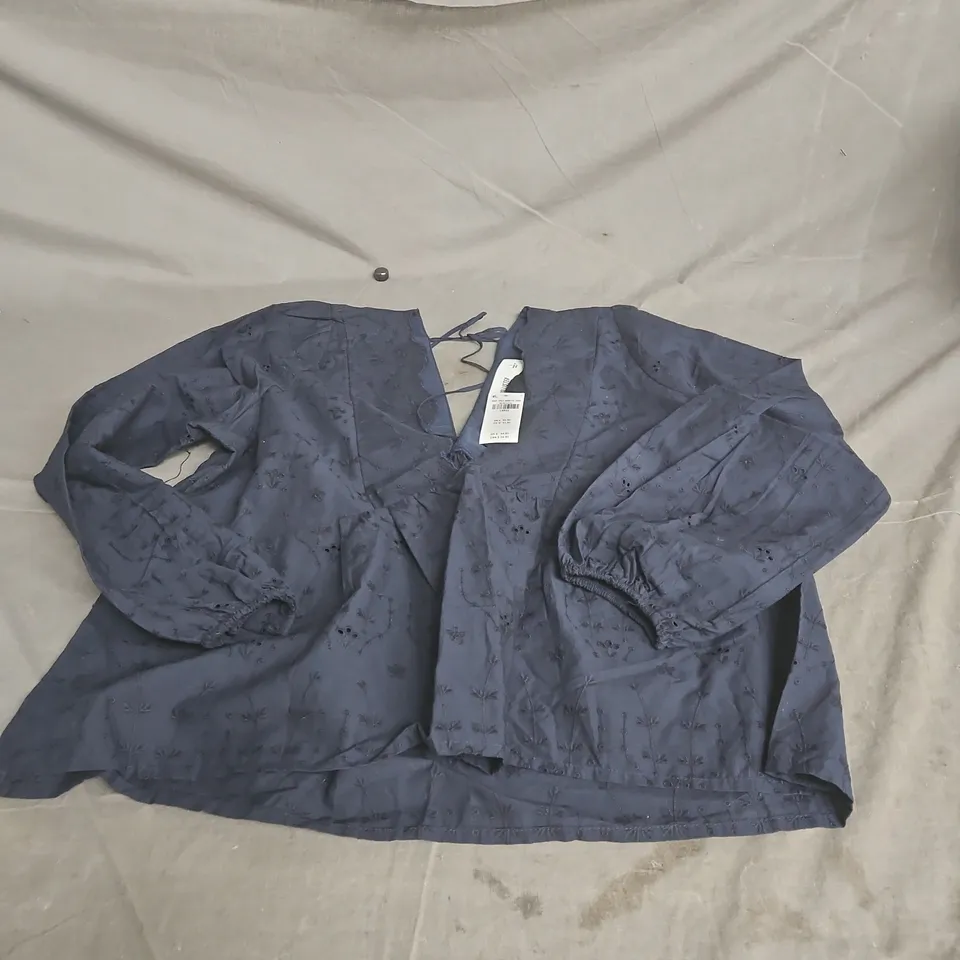 HOLLISTER FLORAL EMBROIDERED BLOUSE - NAVY, UK L