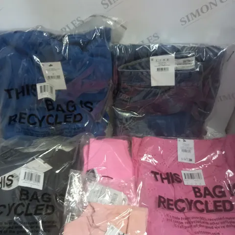 BOX OF APPROXIMATELY 15 ASSORTED CLOTHING PRODUCTS IN VARIOUS BRANDS & SIZES TO INCLUDE JUMPERS, JEANS, CROP TOP ETC