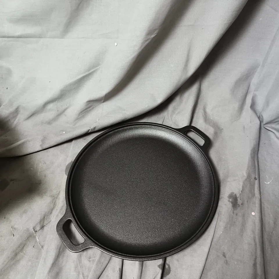 CAST IRON BRAISER PAN WITH TWIN SIDE HANDLES