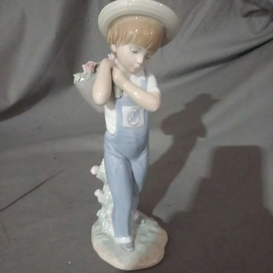 LLADRO MALE FIGURINE