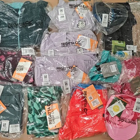 LOT OF 13 ASSORTED BRAND NEW REGATTA KIDS CLOTHING ITEMS TO INCLUDE JACKETS, HATS AND SHORTS - VARIOUS SIZES