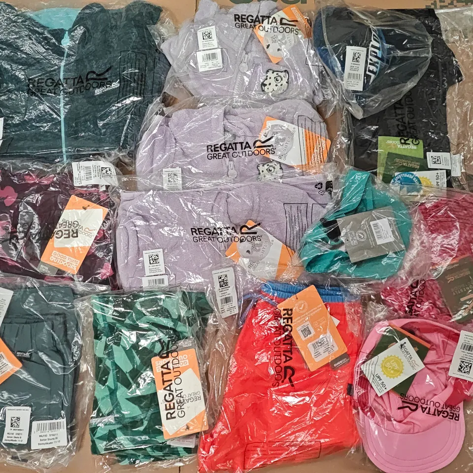 LOT OF 13 ASSORTED BRAND NEW REGATTA KIDS CLOTHING ITEMS TO INCLUDE JACKETS, HATS AND SHORTS - VARIOUS SIZES