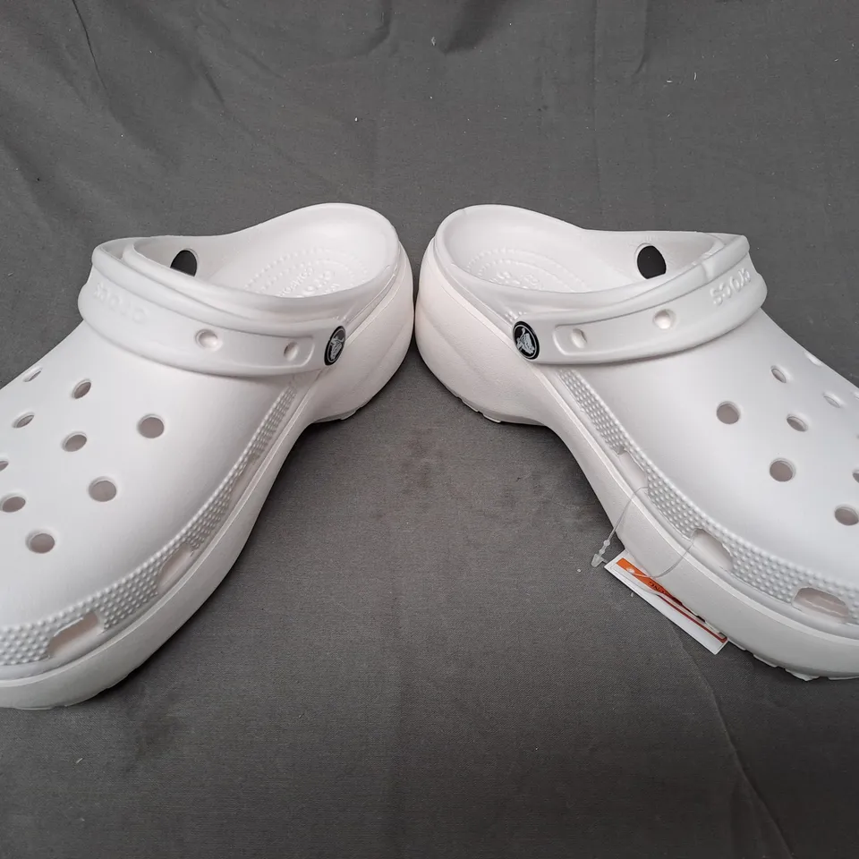 PAIR OF CROCS CLASSIC PLATFORM CLOGS IN WHITE UK SIZE 6