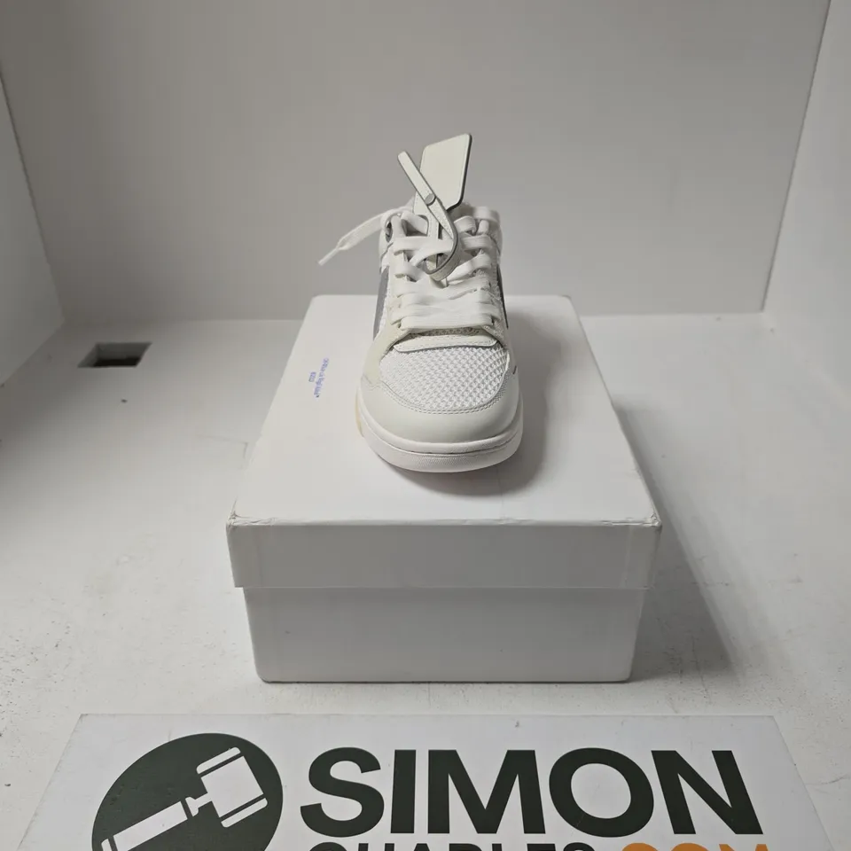 BOXED PAIR OF OFF-WHITE MEN'S OUT OF OFFICE CLASSIC TRAINERS, TRADEMARK BRANDING SIZE EU 38