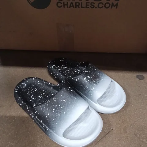 SLIP-ON SANDALS, BLACK TO WHITE GRADIENT WITH PAINT-SPLATTER, EU32-33, KIDS UK13