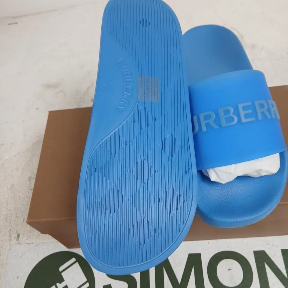 BURBERRY BLUE SLIDES WITH EMBOSSED LOGO – UK 7 (EU 40)