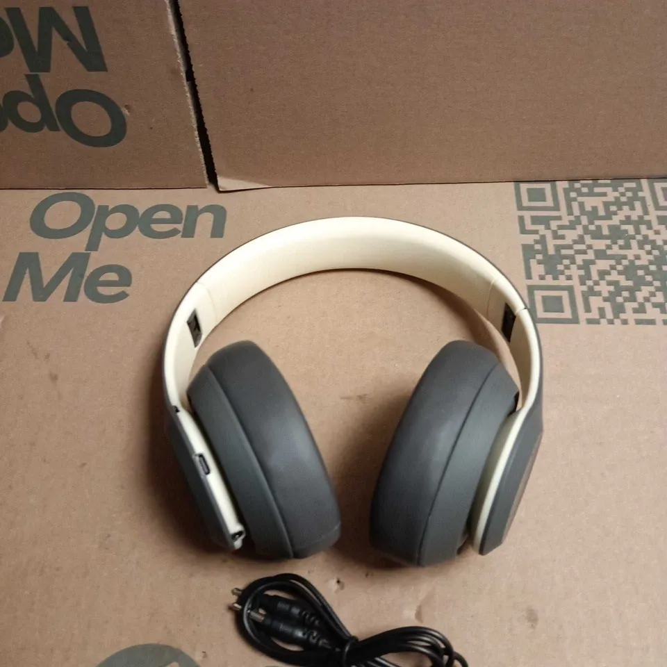 BEATS STUDIO3 WIRELESS OVER-EAR HEADPHONES – GREY/WHITE (BOXED)