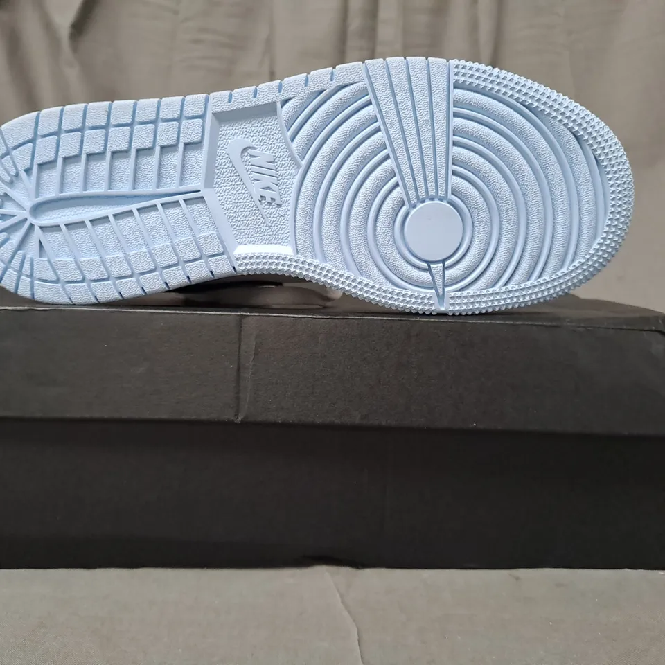 BOXED PAIR OF NIKE AIR JORDAN 1 MID SHOES IN BLUE/BLACK/WHITE UK SIZE 5