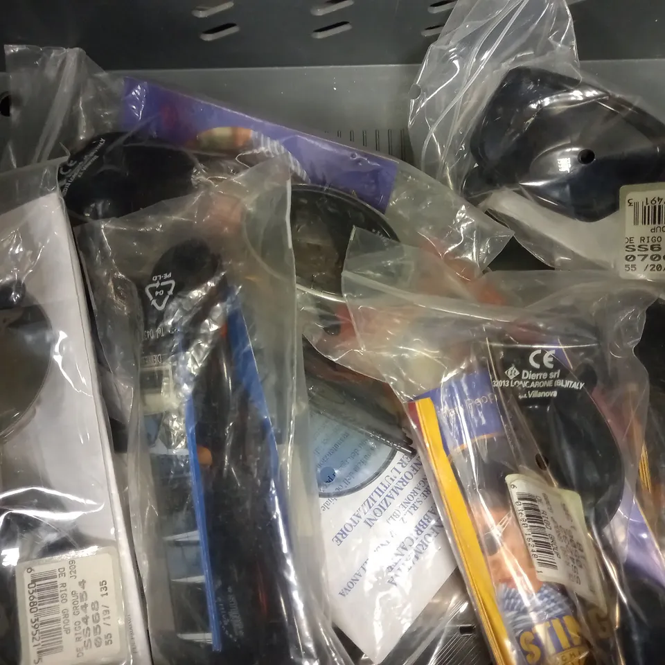 APPROXIMATELY 10 ASSORTED DE RIGO STING SUNGLASSES TO INCLUDE MODELS 4486, 4237, 6172, 4232 ETC. 