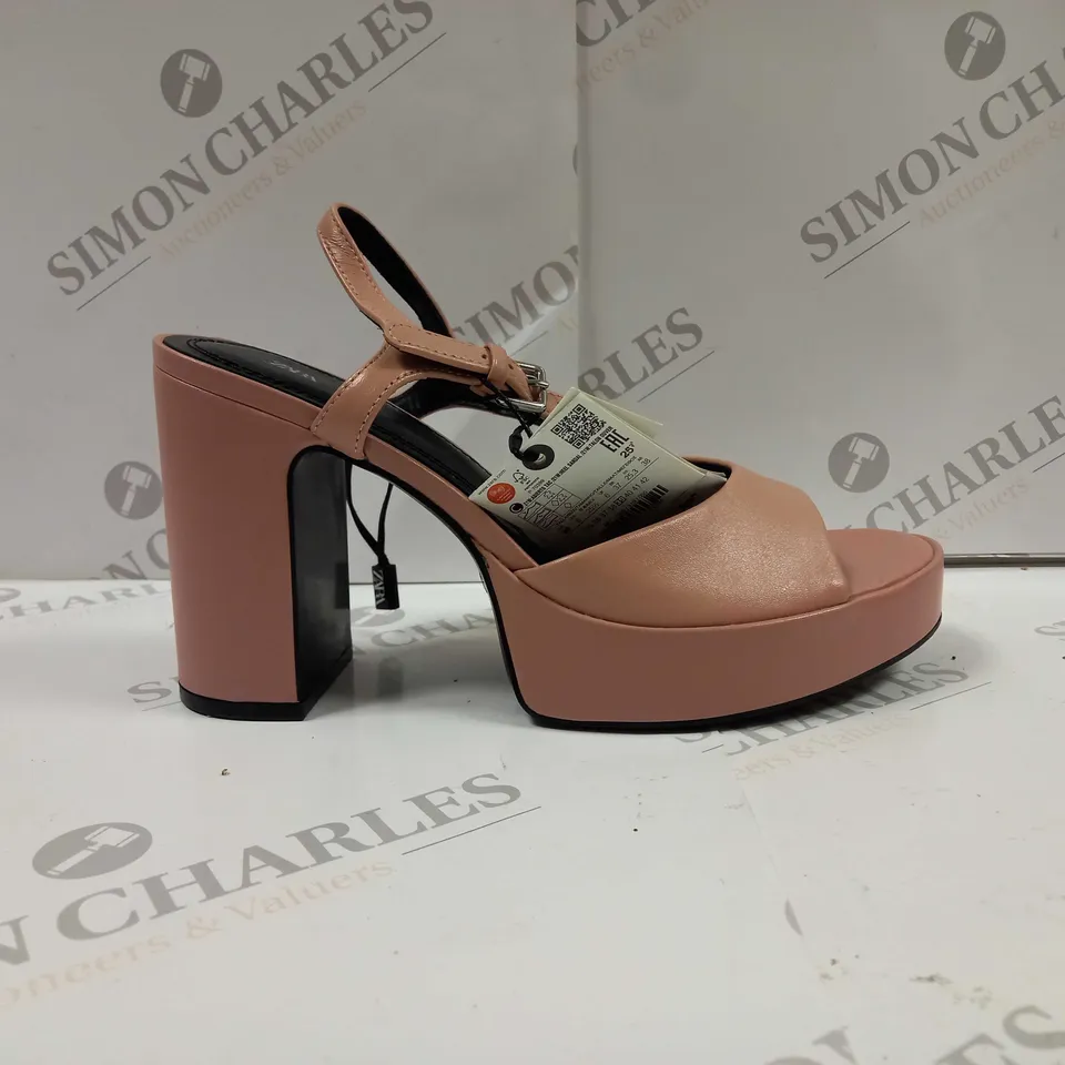 PAIR OF ZARA BLOCK HEEL SANDALS UK SIZE 6