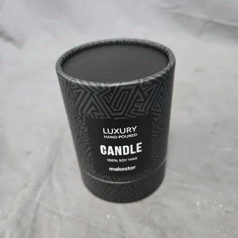 TOTE OF APPROXIMATELY 15 ASSORTED ITEMS TO INCLUDE: 2X CANDLES