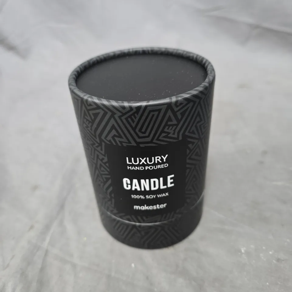 TOTE OF APPROXIMATELY 15 ASSORTED ITEMS TO INCLUDE: 2X CANDLES