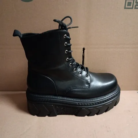 BOXED KOI DEATHWATCH TRIDENT PLATFORM BOOTS IN BLACK - UK6
