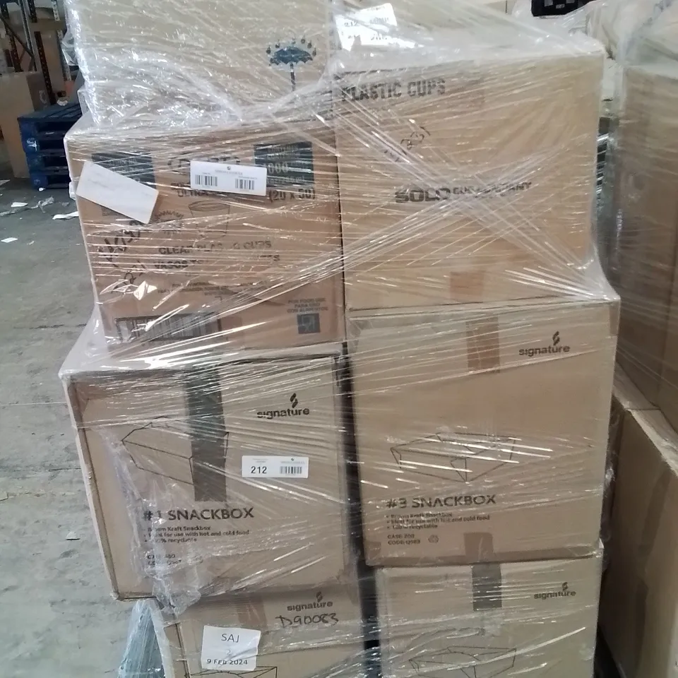PALLET CONTAINING LARGE QUANTITY OF FOOD CONTAINERS 