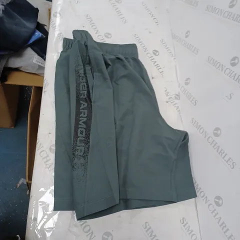 MENS UNDER ARMOUR SHORTS GREY LARGE