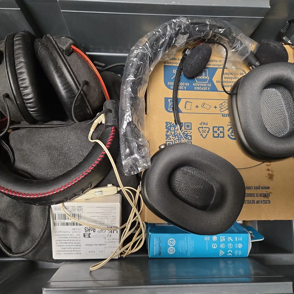 APPROXIMATELY 10 ASSORTED HEADPHONES AND EARBUDS TO INCLUDE SHOKZ OPENRUN PRO 2, JLAB GOPOP, POLY BLACKWIRE 3225, ETC