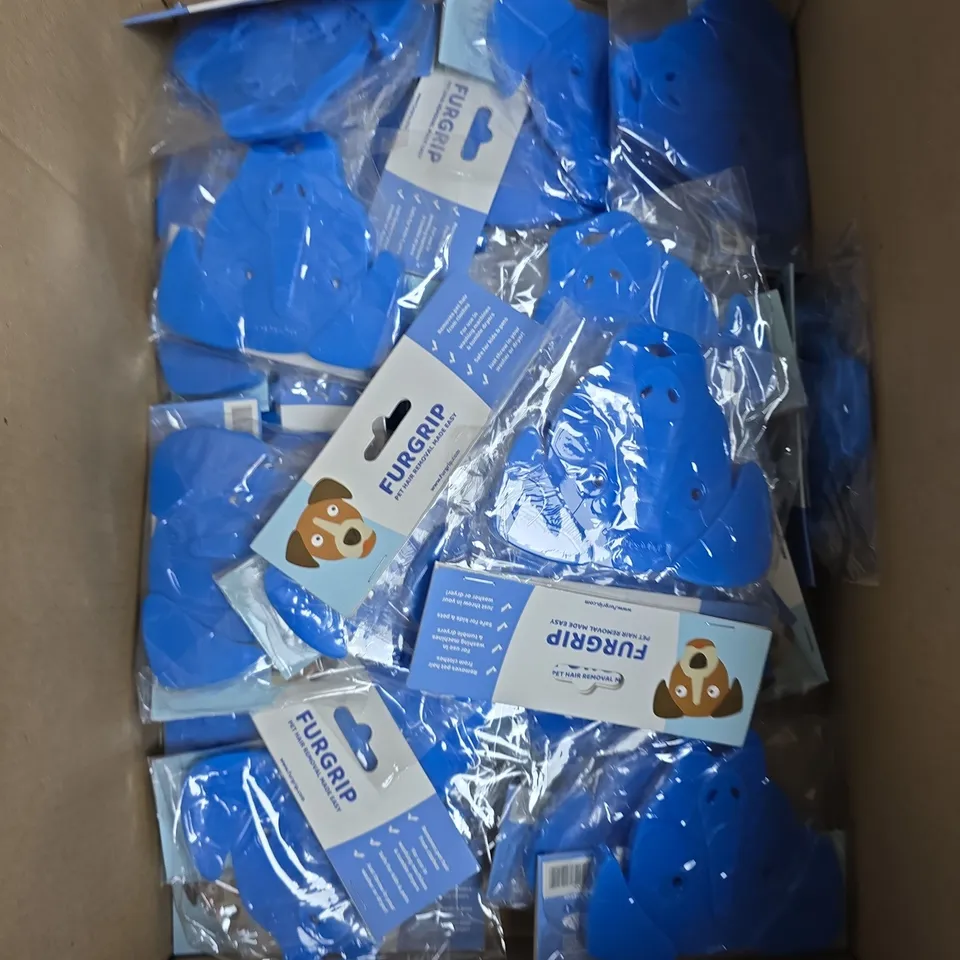 APPROXIMATELY 20 FURGRIP LAUNDRY PET HAIR REMOVERS - DOG