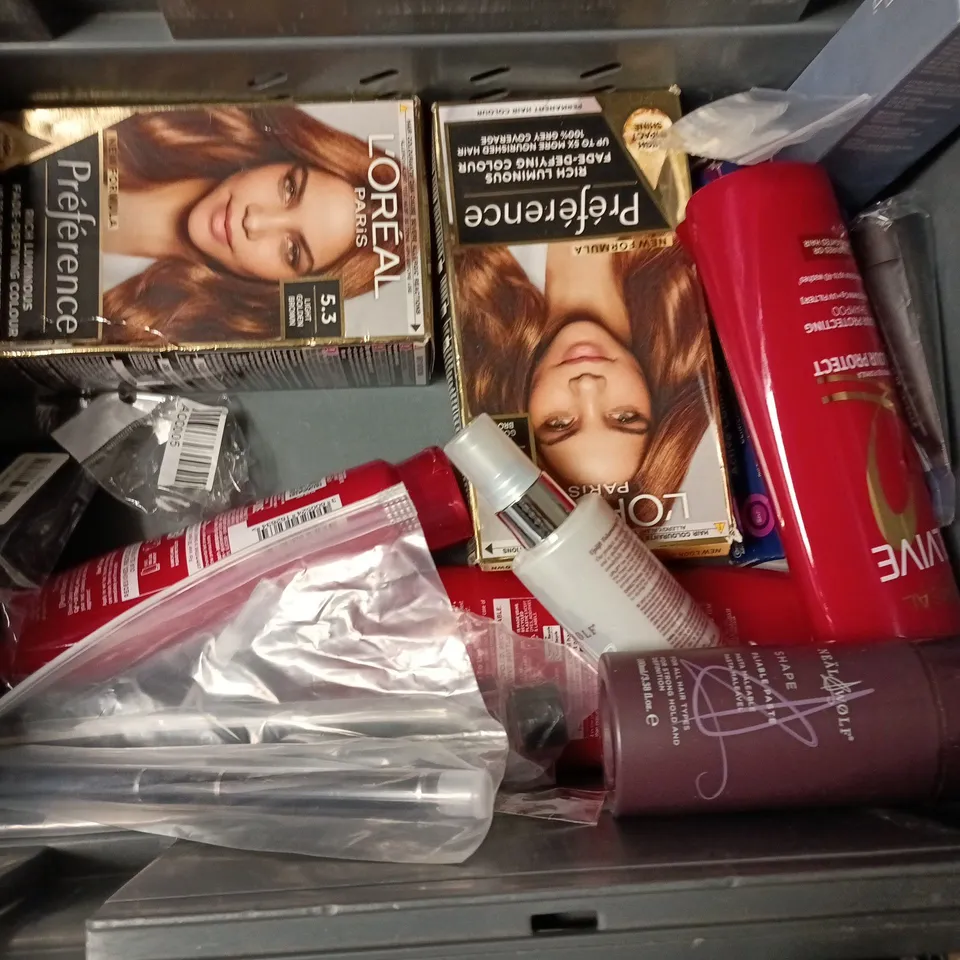 LOT OF APPROXIMATELY 30 ASSORTED HEALTH AND BEAUTY ITEMS TO INCLUDE NIVEA SHAVE BALM, GARNIER SHEET MASKS AND LOEAL HAIR DYE