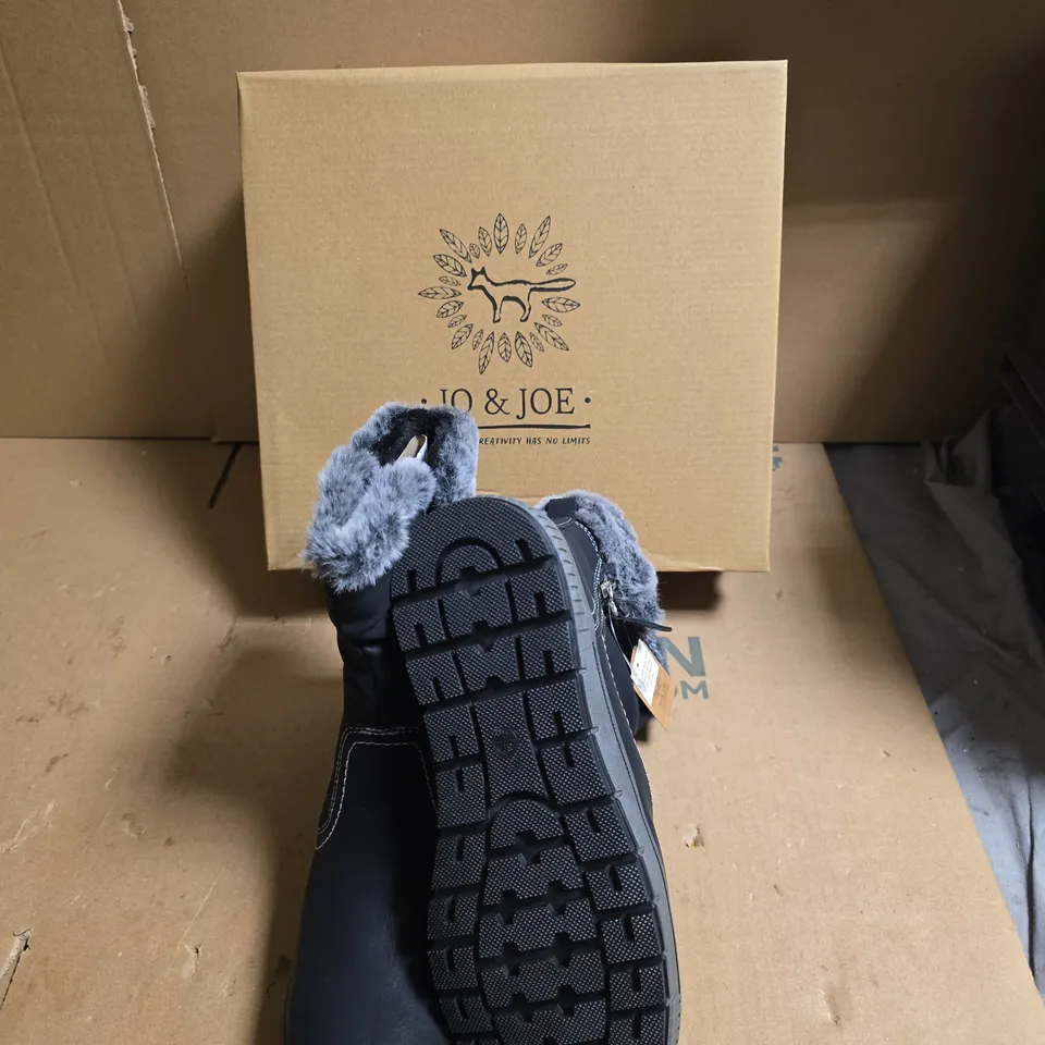 JO & JOE WOMEN'S BLACK WINTER BOOTS WITH FAUX FUR LINING - UK SIZE 4