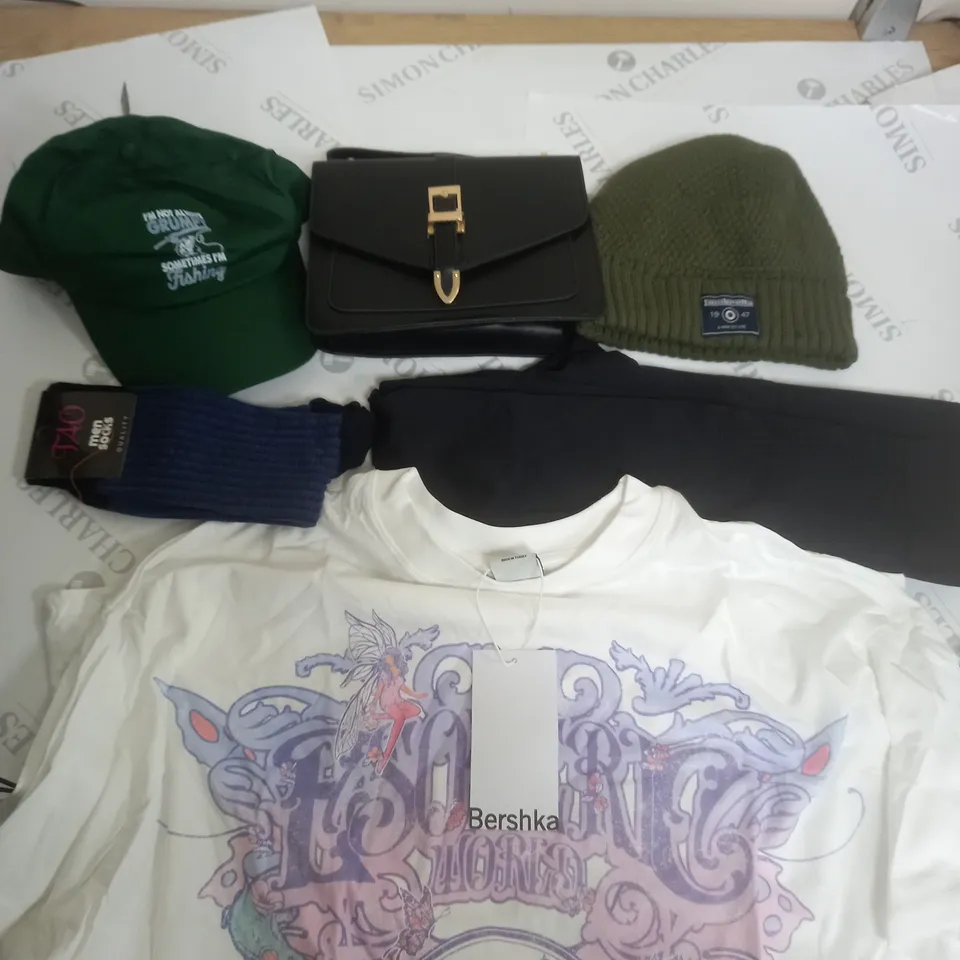 BOX OF APPROXIMATELY 25 ASSORTED CLOTHING ITEMS TO INCUDE - SOCKS , JUMPERS , T-SHIRTS , TROUSERS,HATS  ECT 