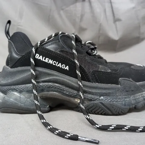 PAIR OF BALENCIAGA SHOES IN BLACK EU SIZE 36