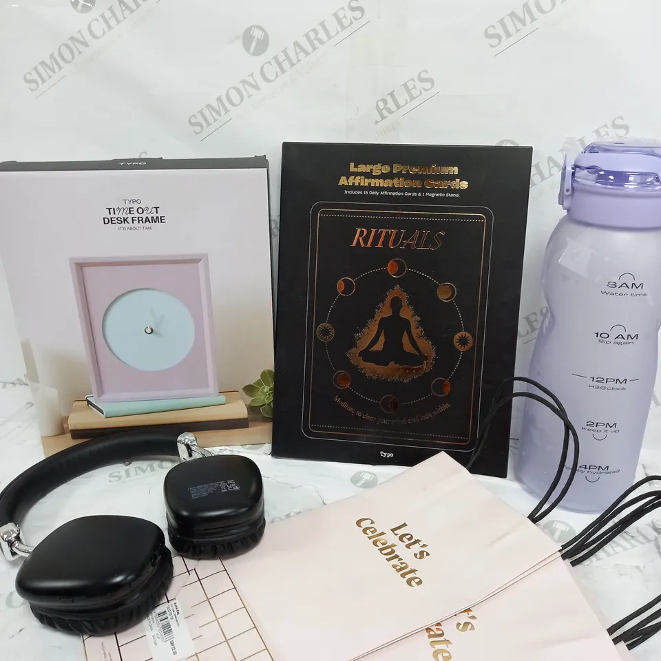 BOX OF APPROXIMATELY 15 ASSORTED ITEMS TO INCLUDE AFFIRMATION CARDS, DESK FRAME, HEADPHONES ETC