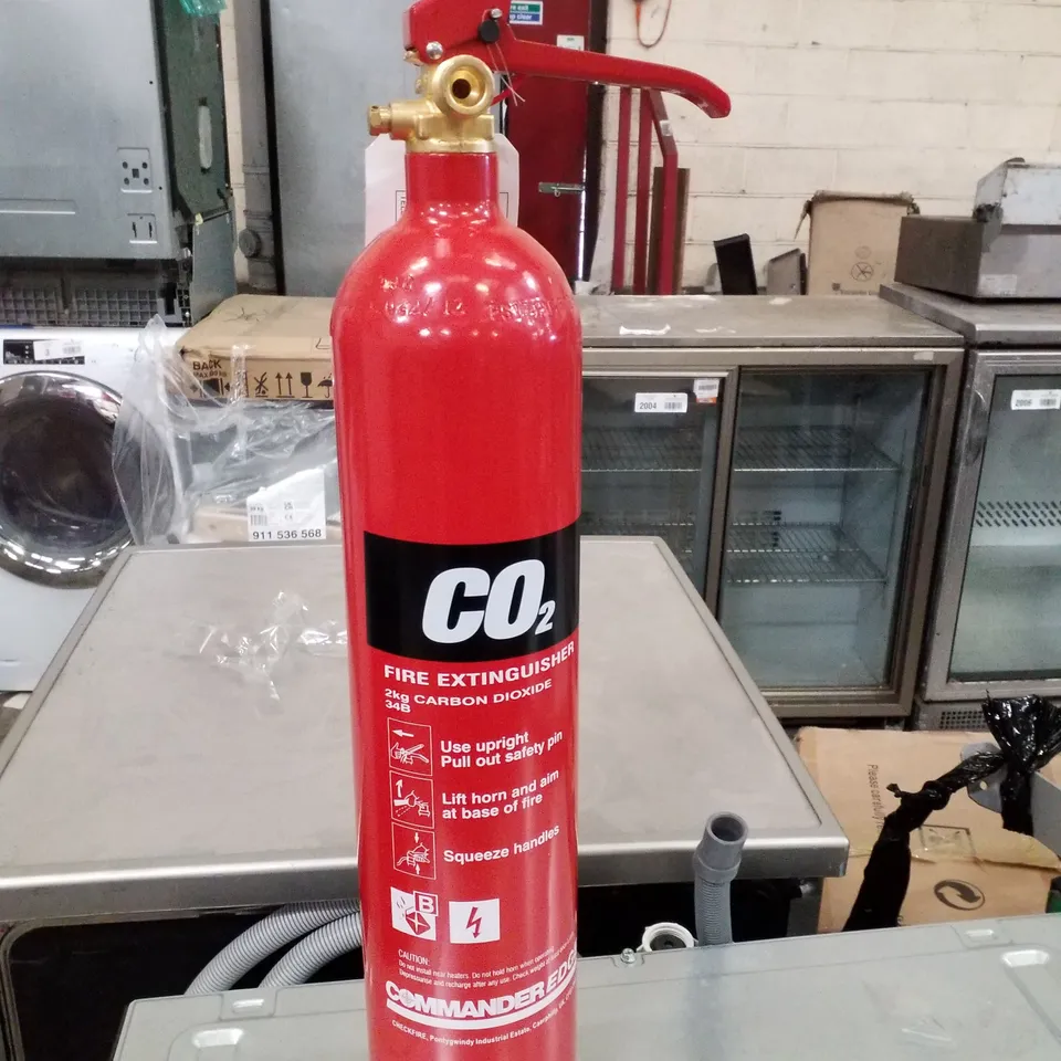 COMMANDEREDGE 2KG CO2 FIRE EXTINGUISHER