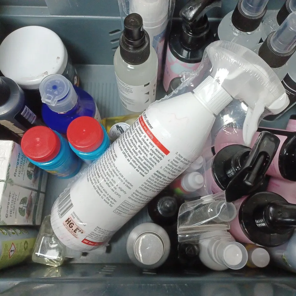 BOX OF APPROXIMATELY 12 ASSORTED ITEMS TO INCLUDE - PAINT POTS , BABY BIO HOUSEPLANT FOOD , SPIRITS SALT ETC