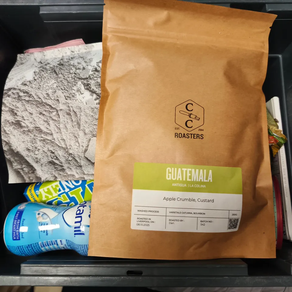 APPROXIMATELY 105 ASSORTED FOOD ITEMS TO INCLUDE CITIZENS OF SOIL VIRGIN OLIVE OI, COW & GATE TODDLER MILK, JETHROS GINGER & ORANGE SAUCE, ETC - COLLECTION ONLY