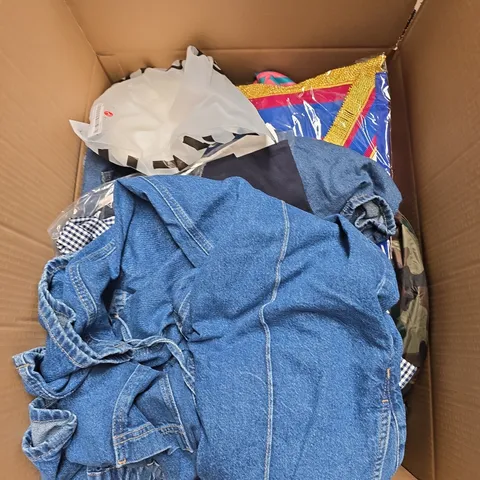 APPROXIMATELY 30 ASSORTED CLOTHING ITEMS IN VARIOUS SIZES, STYLES & COLOURS - COLLECTION ONLY