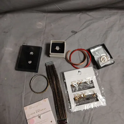 APPROXIMATELY 15 ASSORTED JEWELLERY PRODUCTS TO INCLUDE EARRINGS, WATCH, BRACELETS ETC