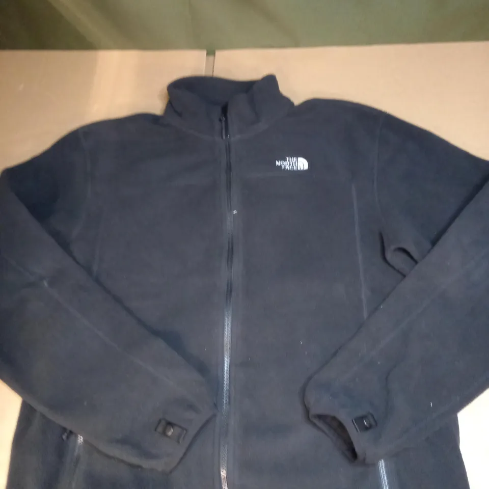 THE NORTH FACE FLEECED JACKET IN NAVY SIZE M