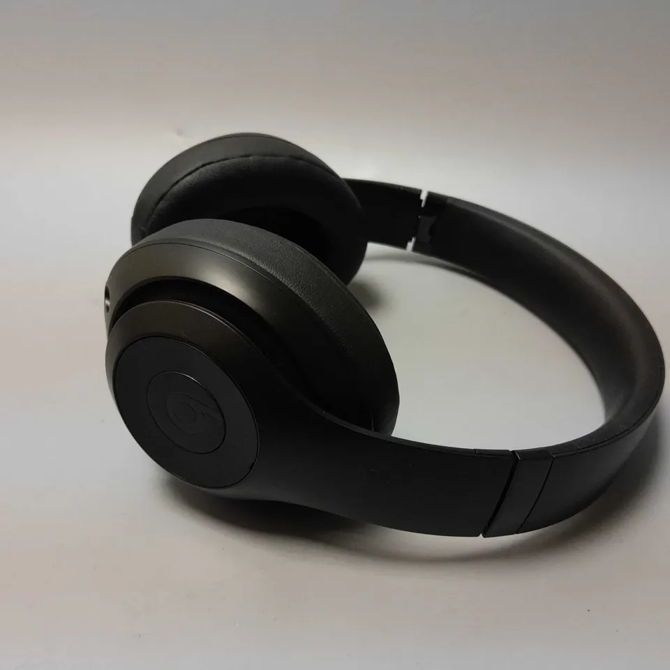 BEATS HEADPHONES IN BLACK