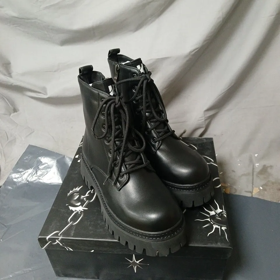 KOI LAVELL LACE UP BOOTS BLACK BOXED SIZE 5