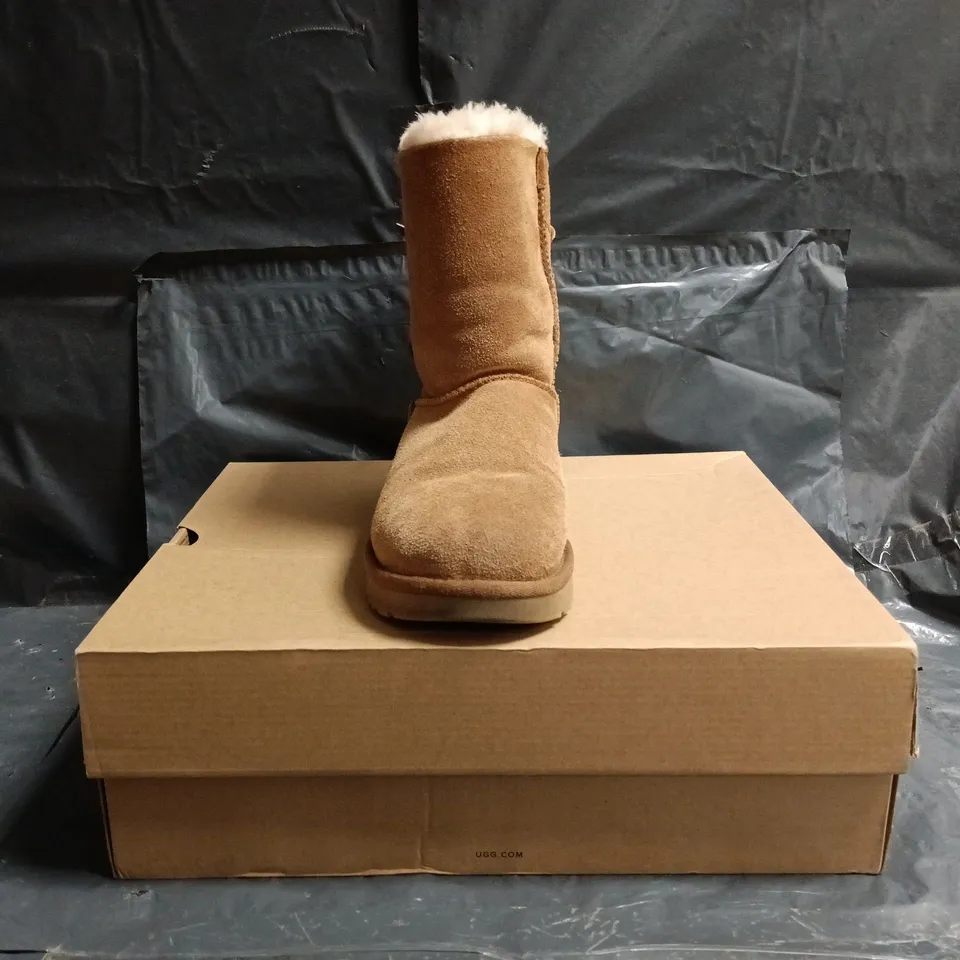 BOXED PAIR OF UGG BAILEY BOW VELVET RIBBON SHOES IN CHESTNUT SIZE UK 6