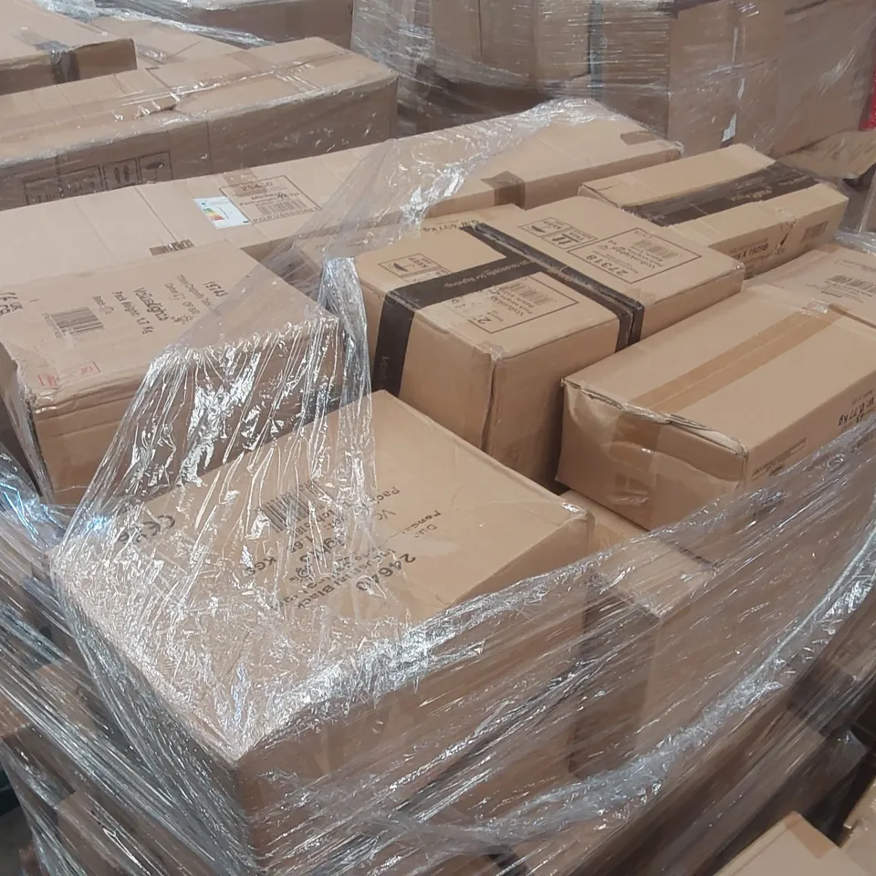 PALLET CONTAINING A LARGE QUANTITY OF ASSORTED LIGHTING PRODUCTS