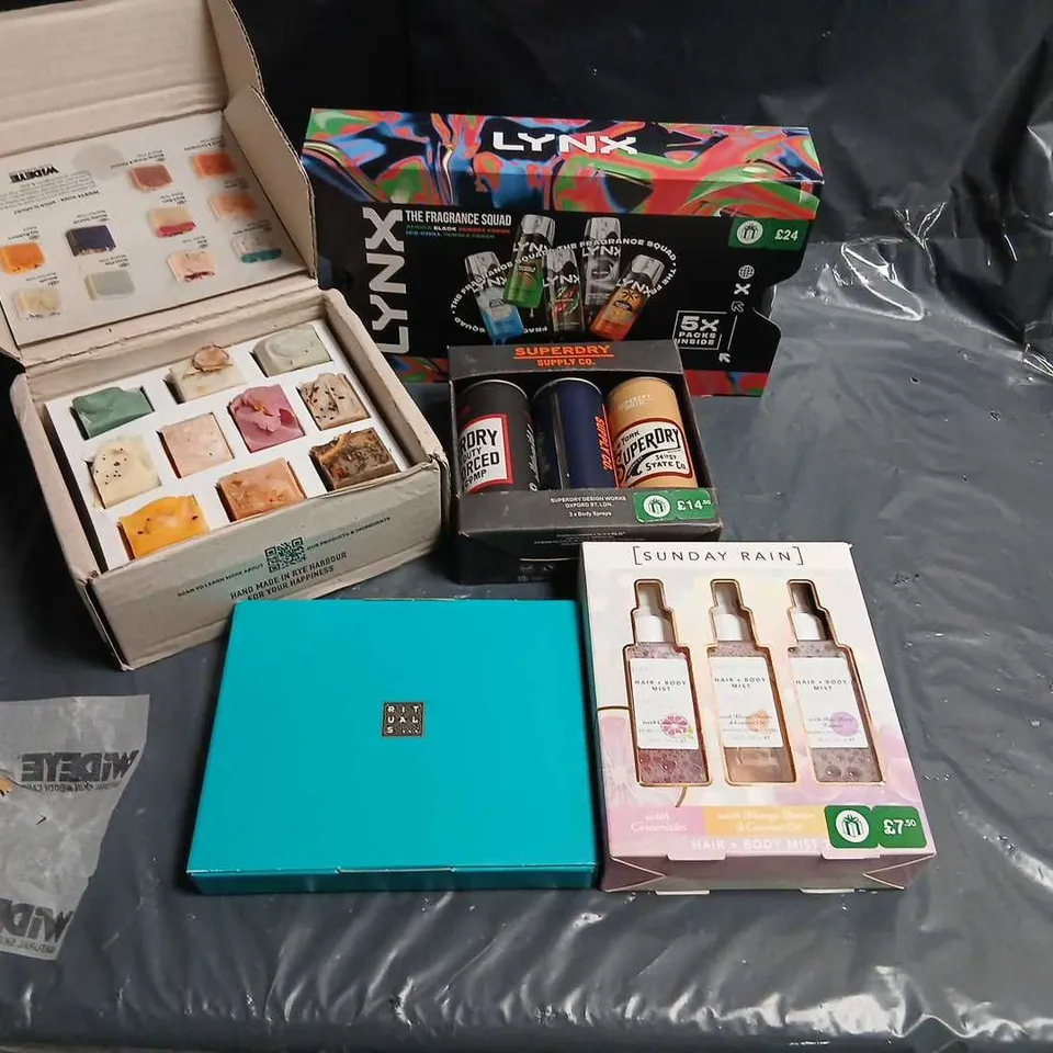 FIVE ASSORTED COSMETIC GIFT SETS TO INCLUDE; SUNDAY RAIN, LYNX, SUPERDRY, RITUALS AND WIDEYE
