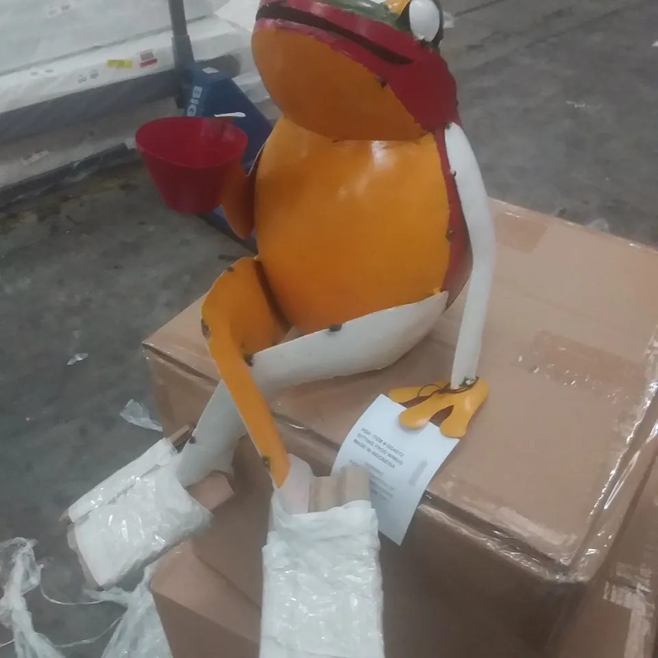 BOXED BRAND NEW SITTING FROG WITH MUG