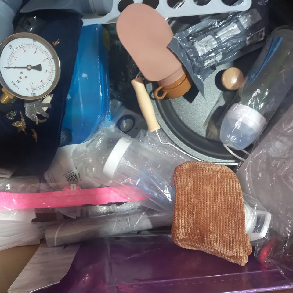 BOX OF APPROXIMATELY 10 ASSORTED HOUSEHOLD ITEMS TO INCLUDE OPEN TOP & SIDE FILES, KEWTECH SOCKET TESTER, WOODSIDE DISPOSABLE PLASTIC TABLECLOTH ON A ROLL, ETC