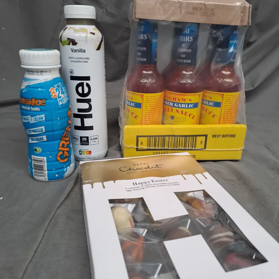 BOX OF APPROXIMATELY 10 ITEMS TO INCLUDE LINGHAMS CHILI SAUCE, HUEL VANILLA, CHOCOLATE ETC