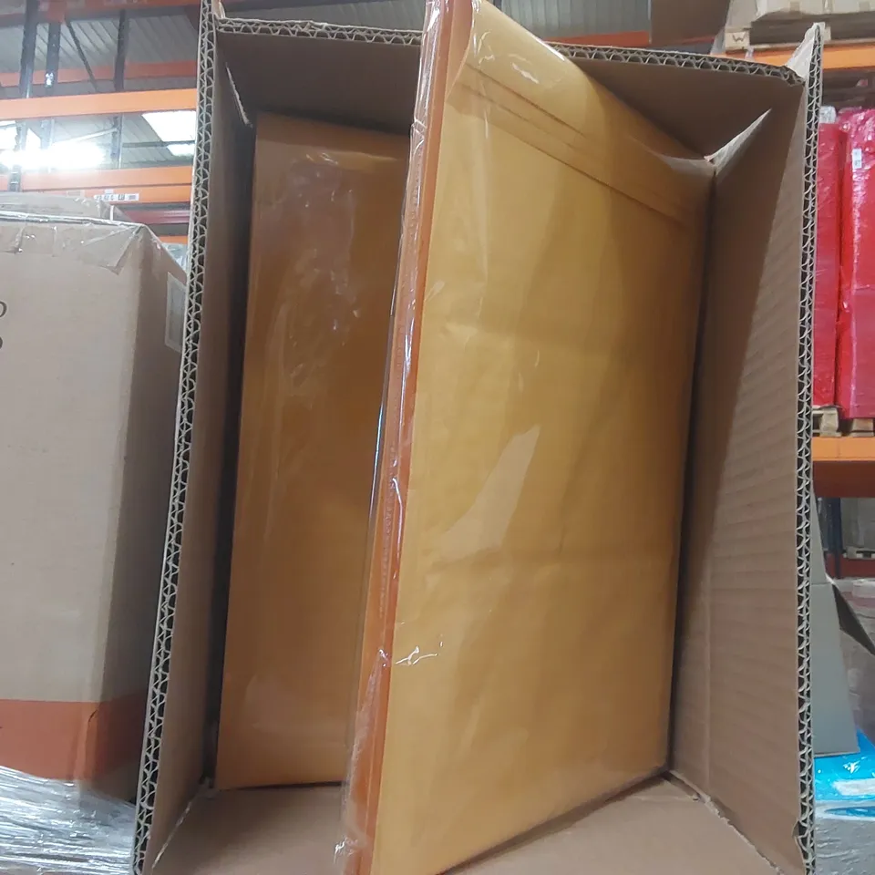 PALLET CONTAINING A VERY LARGE QUANTITY OF PADDED ENVELOPES