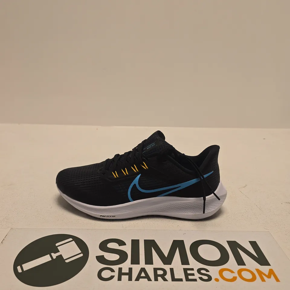 NIKE AIR ZOOM PEGASUS RUNNING SHOE – BLACK WITH BLUE SWOOSH SIZE UK 8