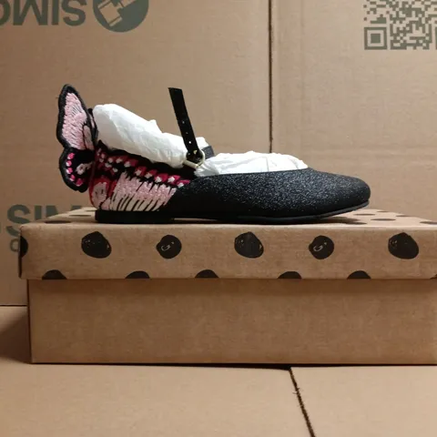 BOXED PAIR OF SOPHIA WEBSTER KID'S CHIARA FLATS IN BLACK/ROSE W. BUTTERFLY DETAIL SIZE EU 32