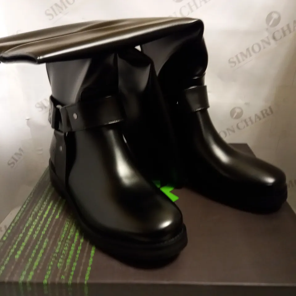 KOI VEGAN PARALLUX LONG RIDER BOOTS - BLACK SIZE 6