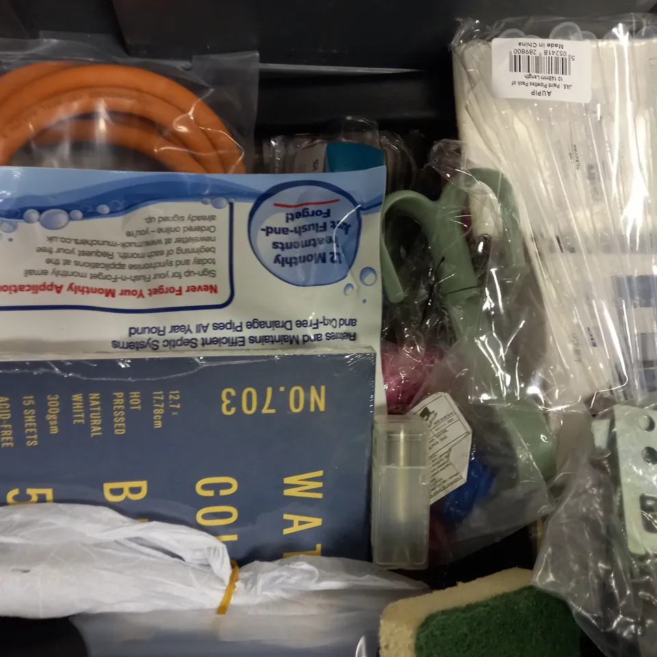 APPROXIMATELY 15 ASSORTED HOUSEHOLD ITEMS TO INCLUDE FLEX TAPE, WINDOW INSULATION KIT, DRAUGHT TAPE, ETC