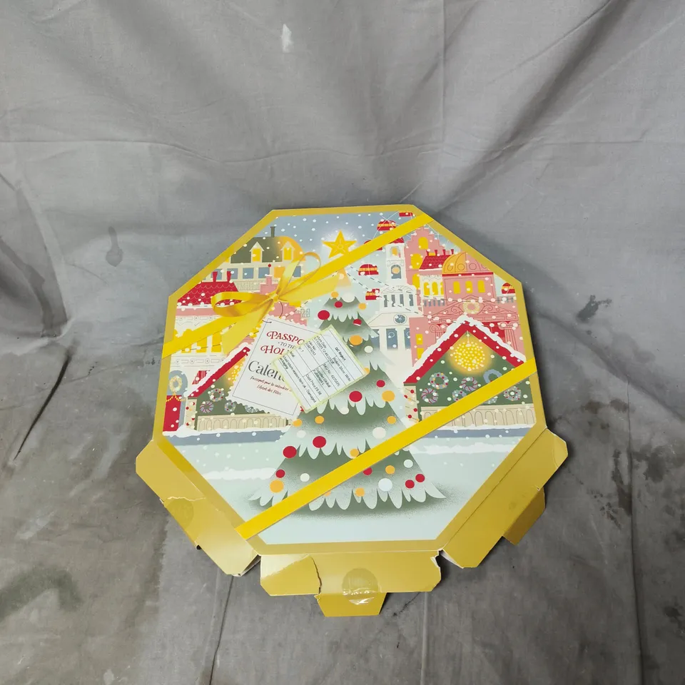 YANKEE CANDLE ADVENT CALENDAR – 24 MINI CANDLES, HOLIDAY VILLAGE DESIGN 